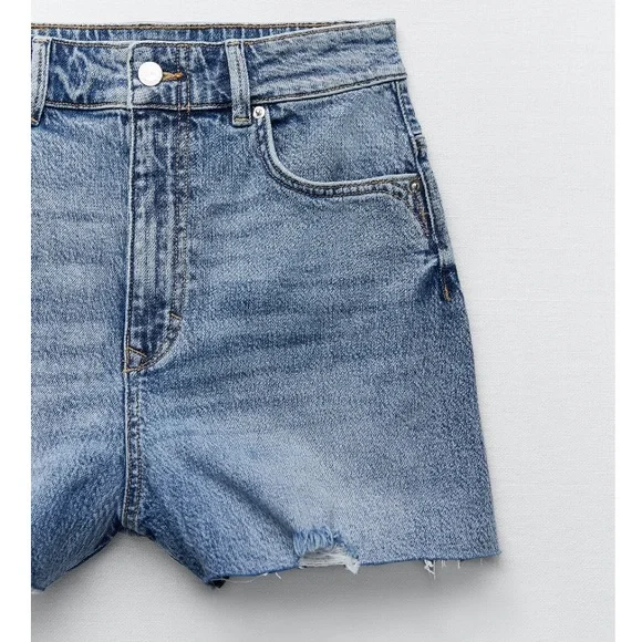 NEW! HP 🥳🥳🥳Zara Seamless Denim Shorts - Picture 2 of 13